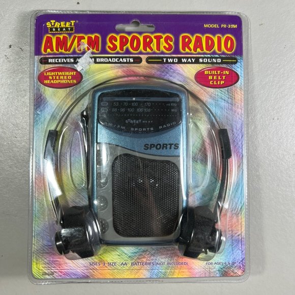 Street Beat Vintage AM/FM Sports Radio (NEW IN PACKAGE) - Picture 1 of 3